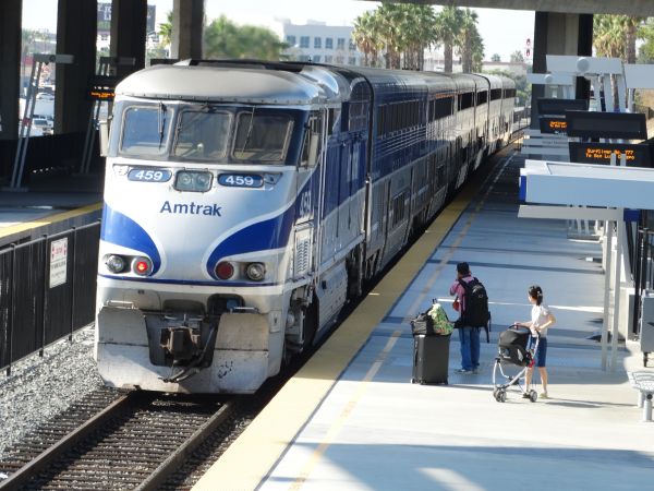 us-amtrak-surfliner-anaheim-251016-pic5-full.jpg