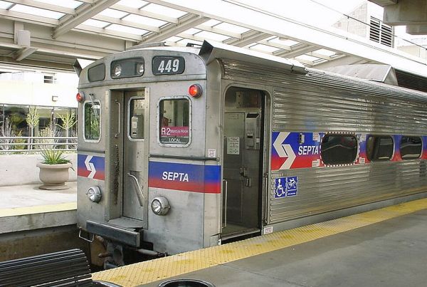 us-septa-r1-philadelphia-airport-160402-pic3-full.jpg