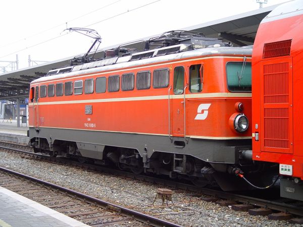 at-oebb-br1142-wiener_neustadt-311202-pic1-full.jpg