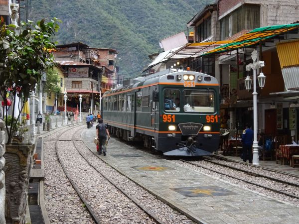 pe-perurail-machupicchutrain-cusco-oct2018-adriangray-full.jpg