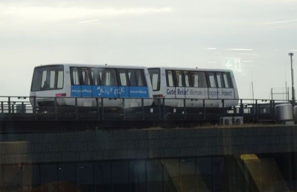 de-frankfurt_flughafen-peoplemover-030622-full.jpg