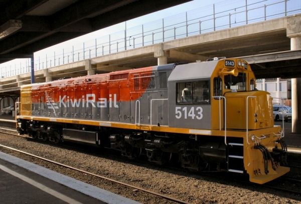 nz-kiwirail-dxb5143-wellington-010708-palmeriain-full.jpg